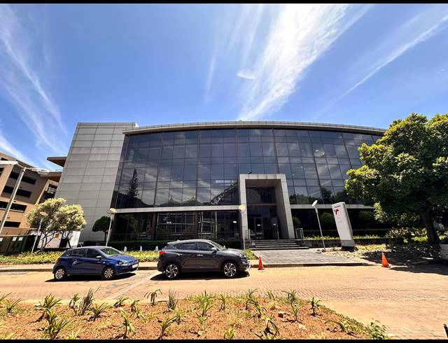 9,657M² OFFICE TO LET IN PARKTOWN